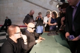 Podpisywanie płyt - Galeria zdjęć Gala "Przedsiębiorstw i Gmin Fair Play" 2012